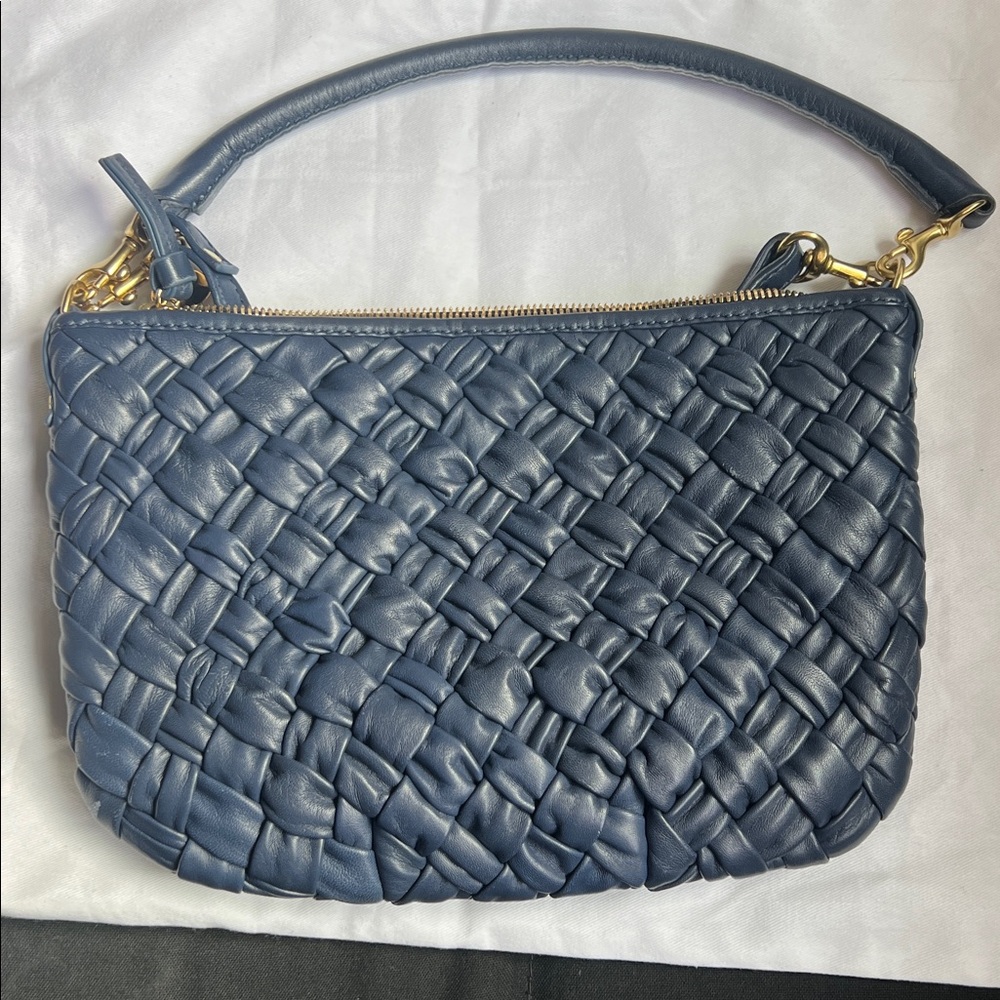 CLARE V Petite Moyen Woven Leather Navy EUC